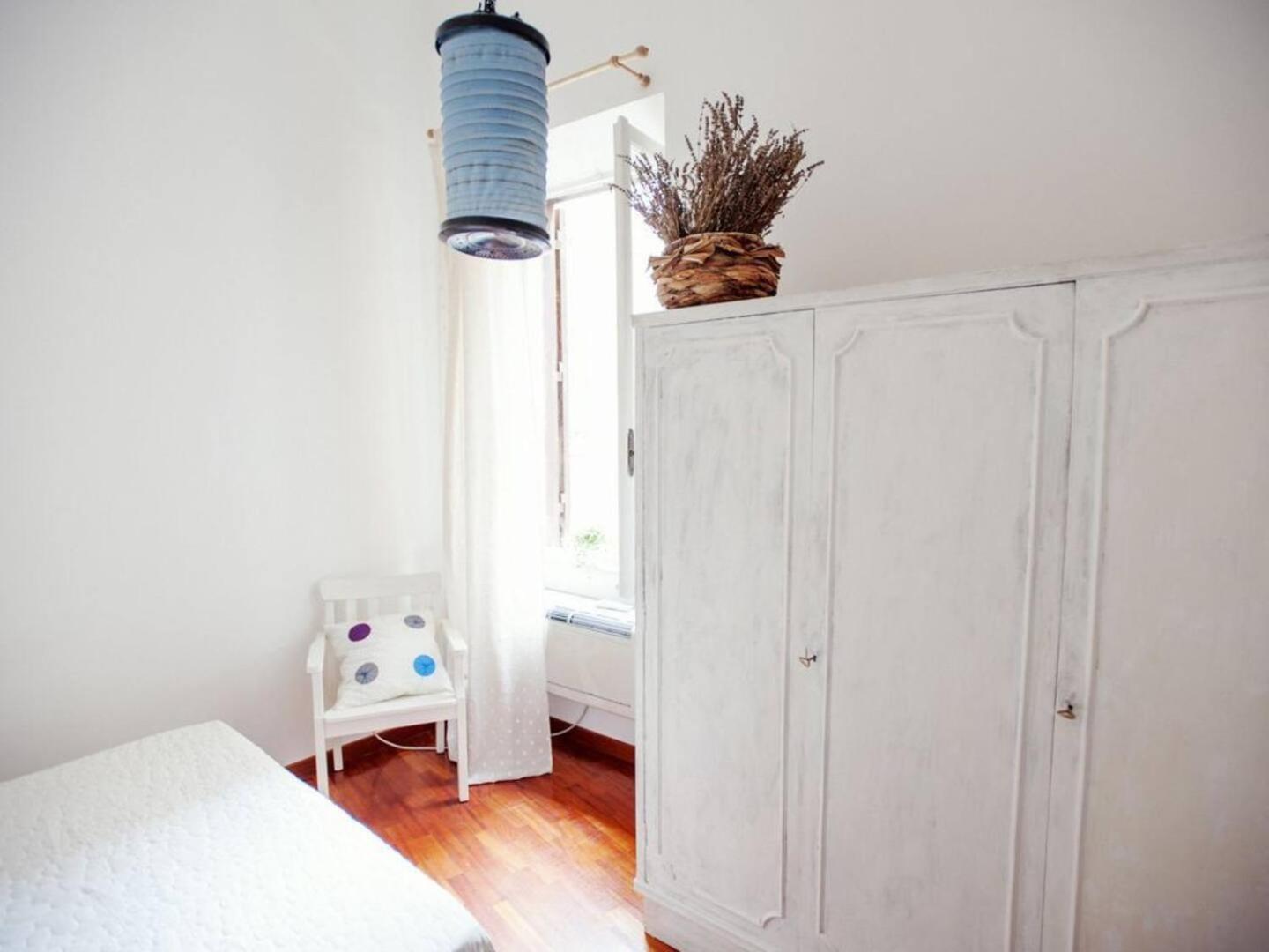 A Secret Corner Apartment Rom