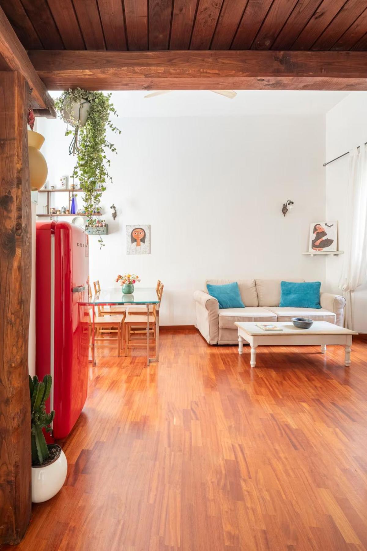A Secret Corner Apartment Rom